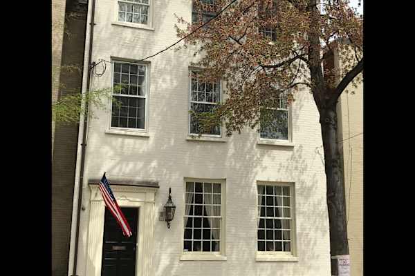 House sit in Alexandria, VA, US