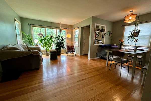 House sit in Wauwatosa, WI, US