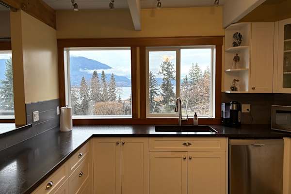 House sit in Salmon Arm, BC, Canada