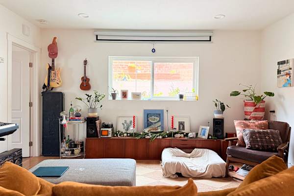 House sit in Los Angeles, CA, US