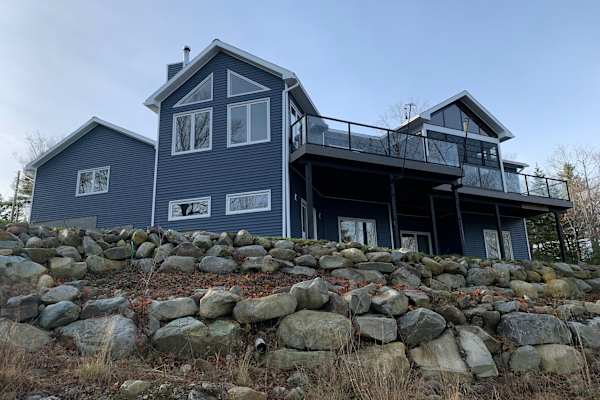 House sit in Bridgewater, NS, Canada