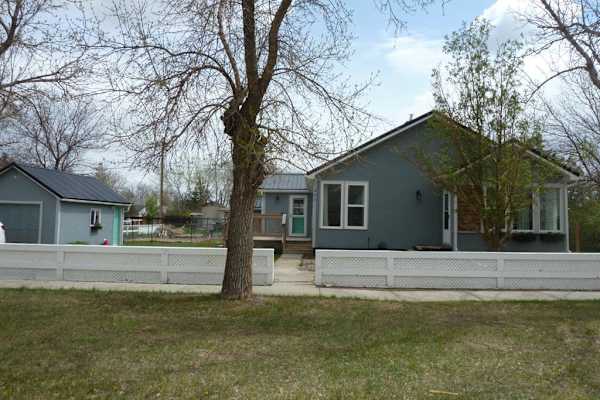 House sit in Carmangay, AB, Canada