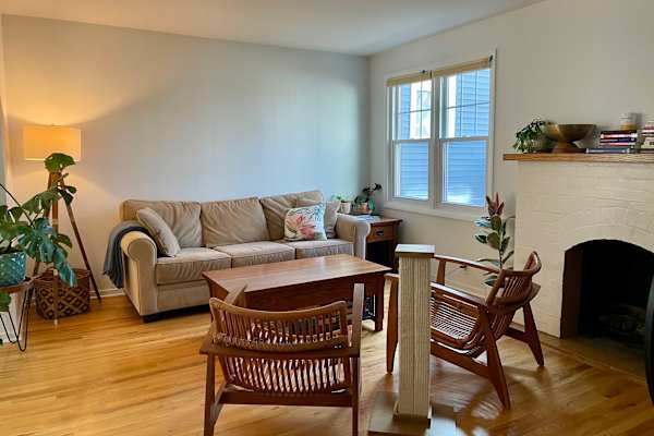 House sit in Chicago, IL, US