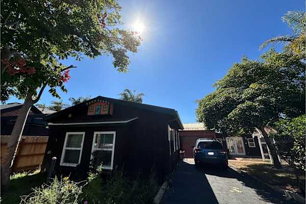 House sit in Oceanside, CA, US