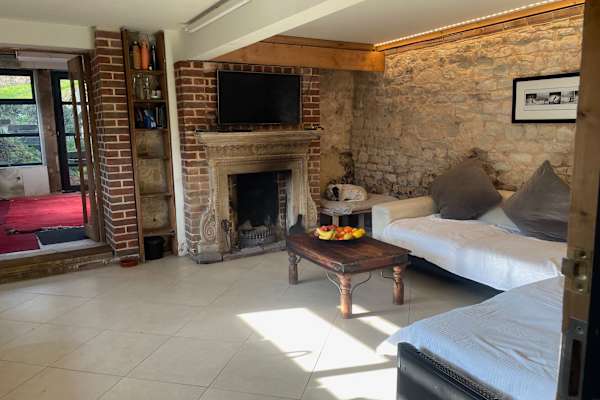 House sit in Petersfield, United Kingdom