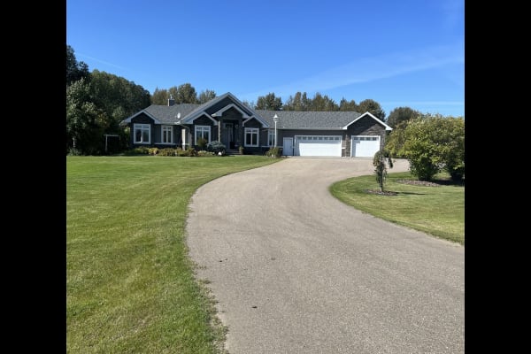 House sit in Spruce Grove, AB, Canada