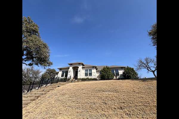 House sit in Liberty Hill, TX, US