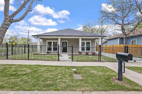 House sit in Fort Worth, TX, US