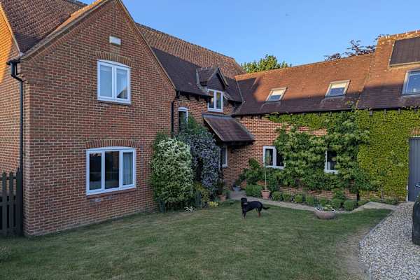 House sit in Winterbourne Bassett, United Kingdom