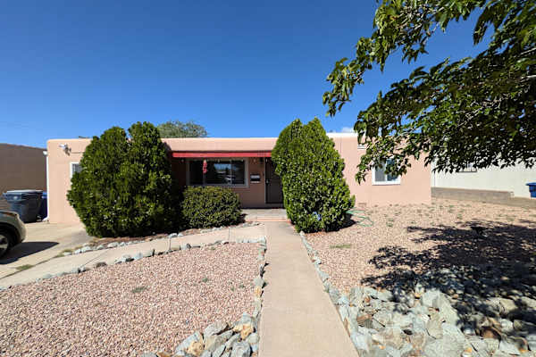 House sit in Albuquerque, NM, US