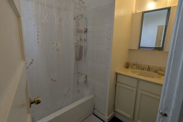 House sit in Oakland, CA, US