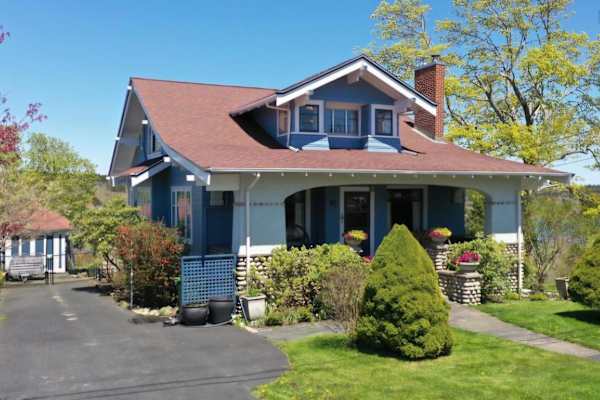 House sit in Lunenburg, NS, Canada