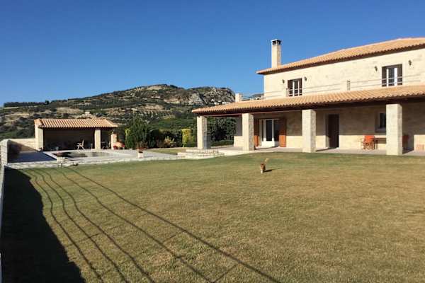 House sit in Irákleion, Greece
