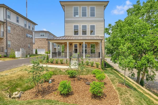 House sit in Nashville, TN, US