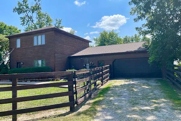 House sit in Libertyville, IA, US