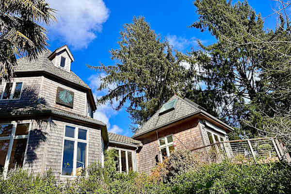 House sit in South Beach, OR, US