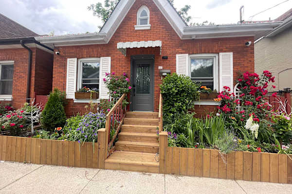 House sit in Brantford, ON, Canada