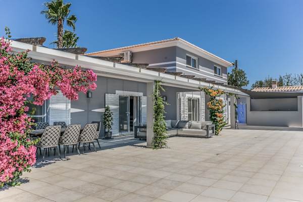 House sit in Lagos, Portugal