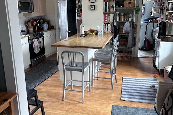 House sit in West Newton, MA, US