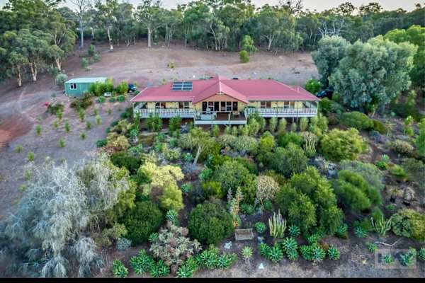 House sit in Bullsbrook East, WA, Australia