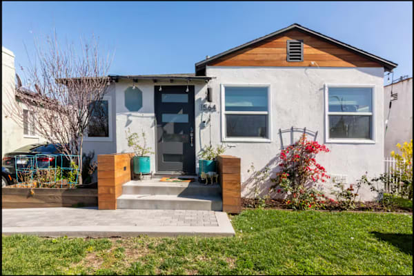 House sit in Los Angeles, CA, US