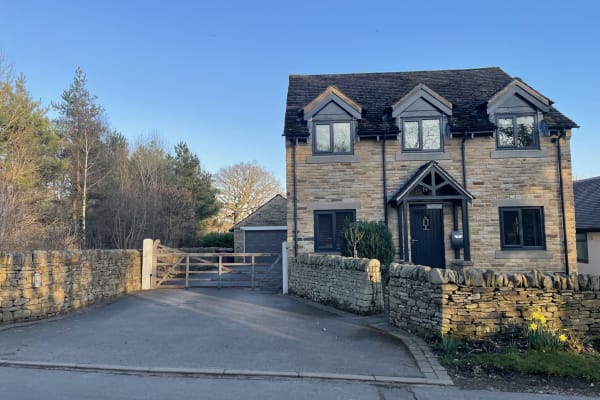 House sit in Dronfield, United Kingdom