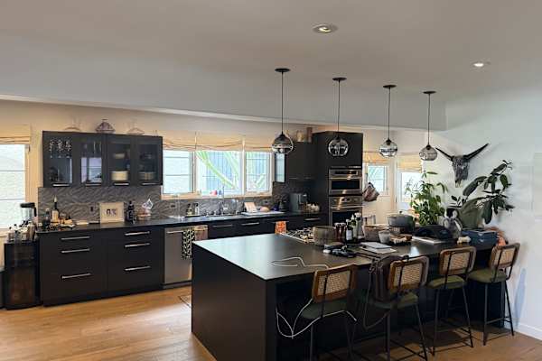House sit in Los Angeles, CA, US