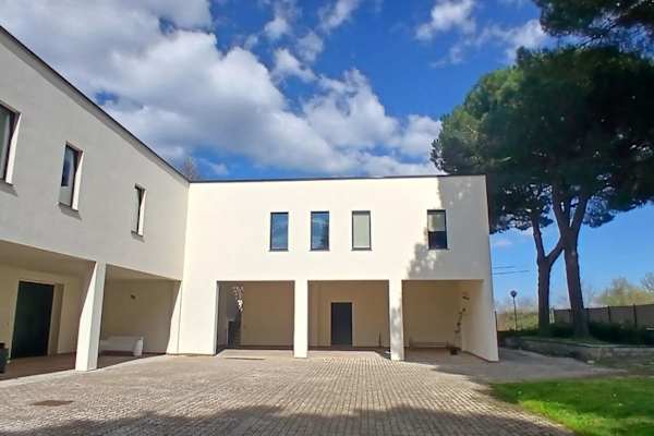 House sit in Orvieto, Italy