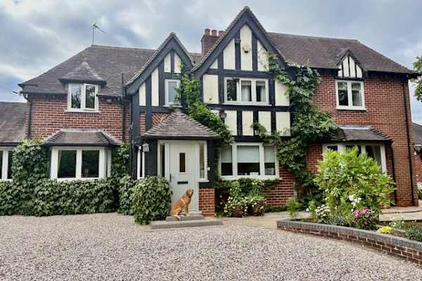House sit in Wythall, United Kingdom