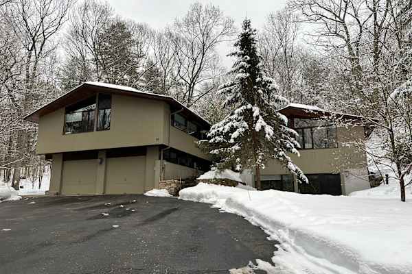 House sit in Wayland, MA, US