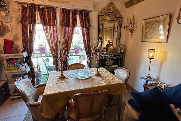 House sit in Paris, France