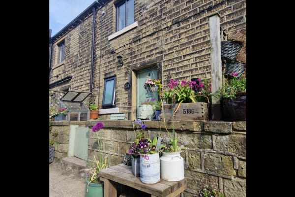 House sit in Holmfirth, United Kingdom