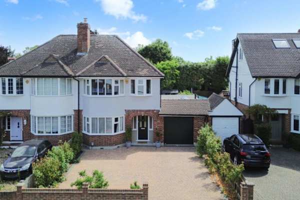 House sit in Long Ditton, United Kingdom