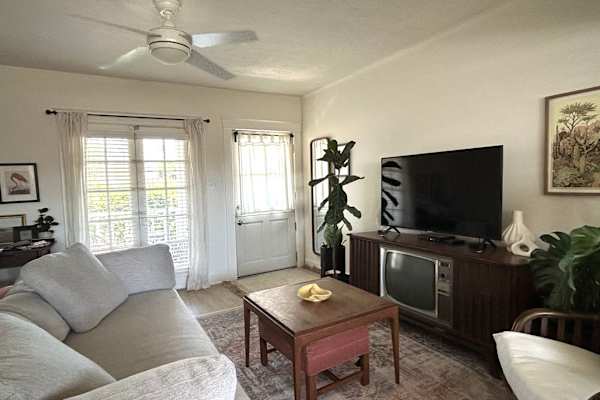 House sit in Los Angeles, CA, US