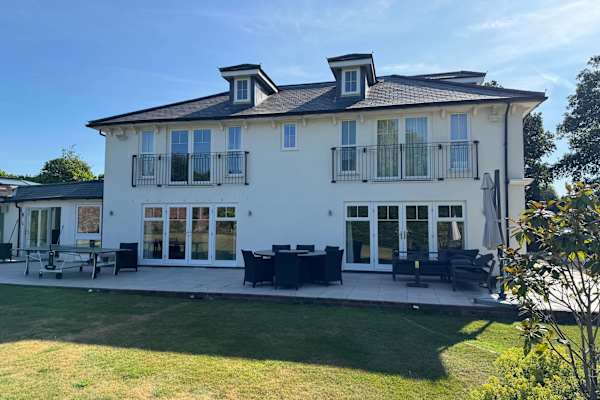 House sit in Esher, United Kingdom