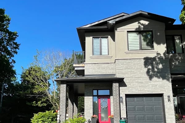 House sit in Ottawa, ON, Canada