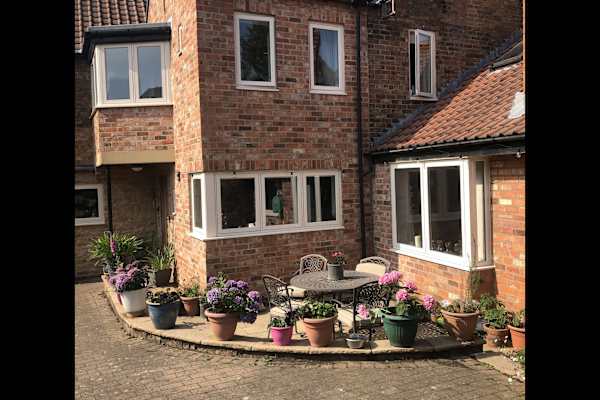 House sit in North Cave, United Kingdom