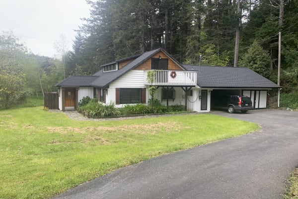 House sit in Gold Beach, OR, US