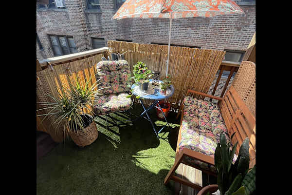House sit in Chicago, IL, US