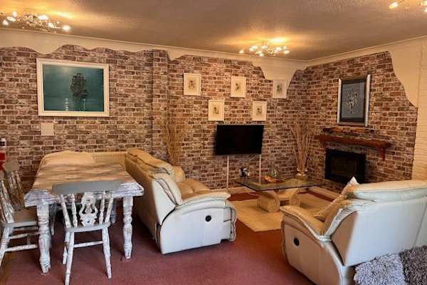 House sit in East Grinstead, United Kingdom