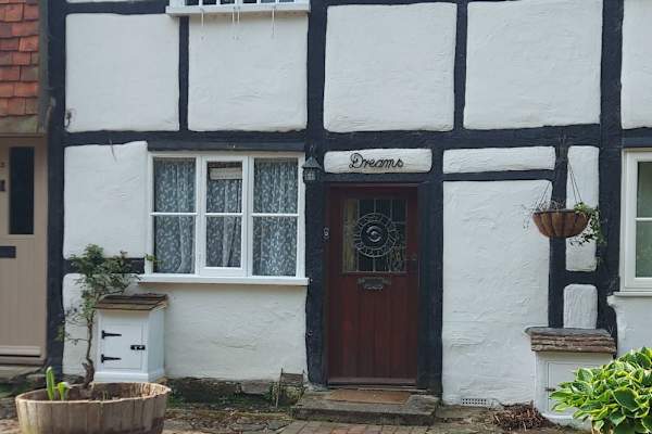 House sit in Lingfield, United Kingdom