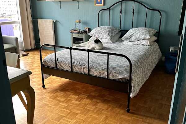 House sit in Paris, France