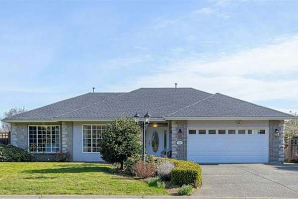 House sit in Qualicum Beach, BC, Canada