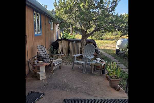 House sit in Los Cerrillos, NM, US