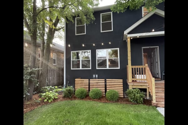 House sit in Evanston, IL, US