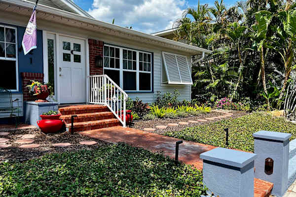 House sit in St. Petersburg, FL, US