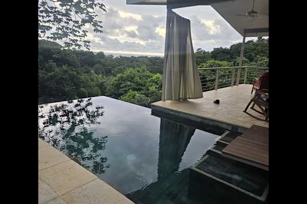 House sit in Manuel Antonio, Costa Rica