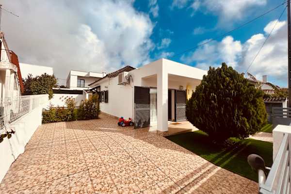 House sit in Costa de Caparica, Portugal