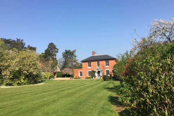 House sit in West Clandon, United Kingdom