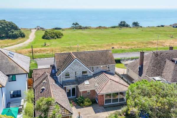 House sit in Highcliffe, United Kingdom